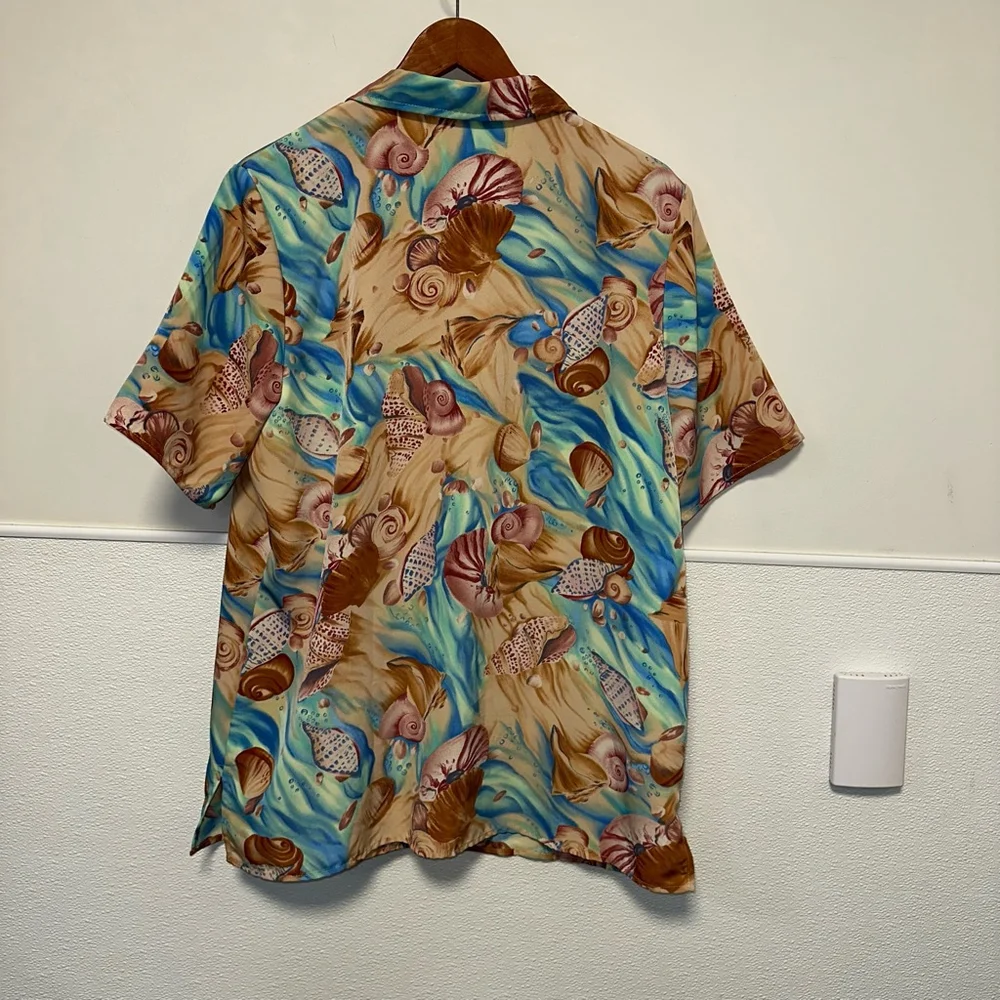 Maggie Sweet Vintage Women’s Button Down Shirt Size L Beige Blue Shell Print - Picture 3 of 10